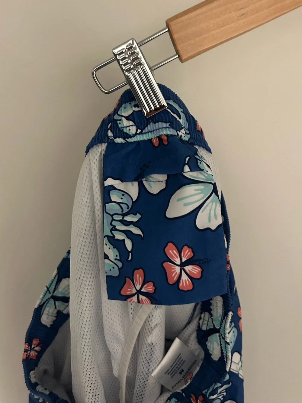 Vineyard Vines Blue Crab & Floral Swim Trunks